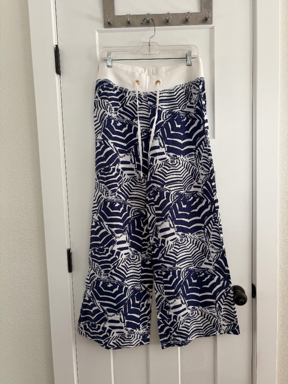 Lilly Pulitzer Women's Linen White and Navy Draw String Pants Size M